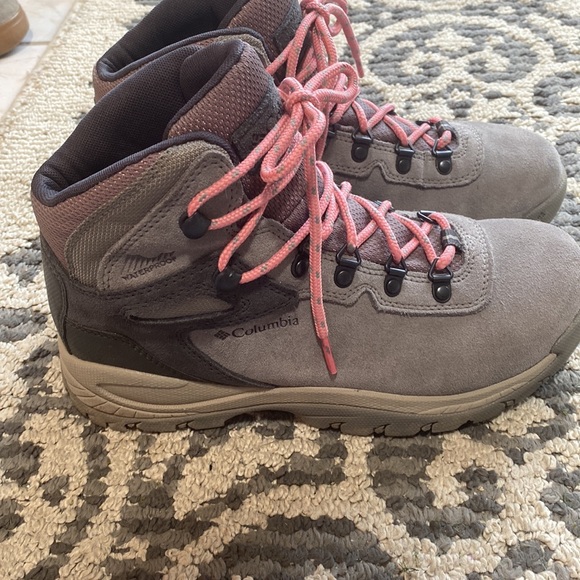 Columbia Hiking Boots - Picture 3 of 7